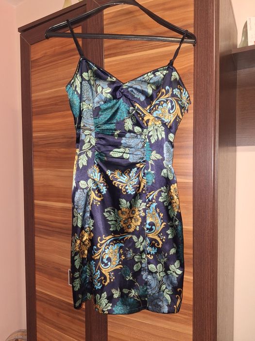 Дрехи на Guess, Zara, LOUCHE