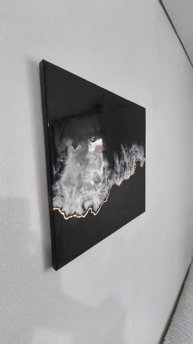 Продам картину на черном фоне