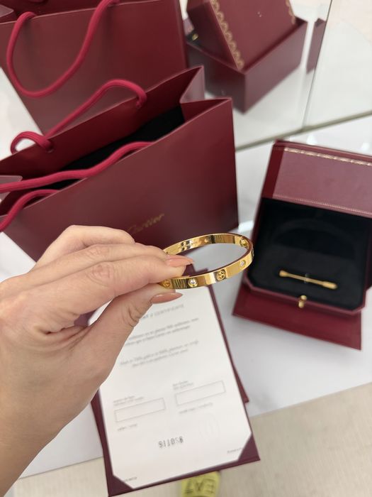 Продам браслет Cartier love