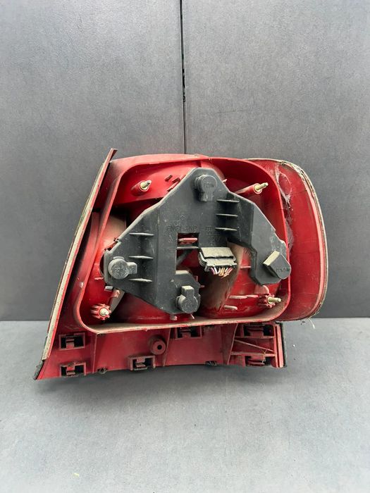 Lampa / Tripla stop stanga pe aripa Audi A4 1998 1.9 TDI MT (90 hp)