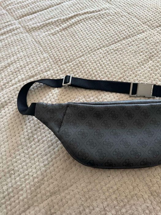 Чанта за кръста guess