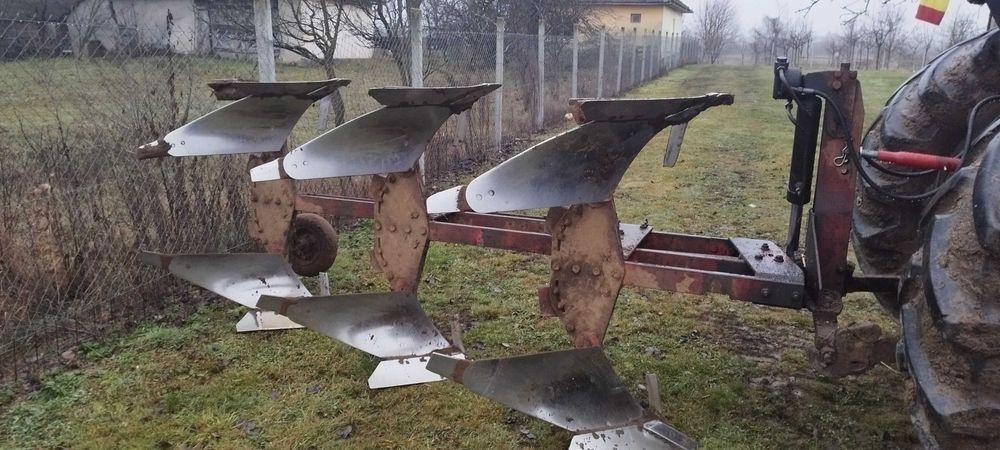 Vând plug reversibil cu trei brazde