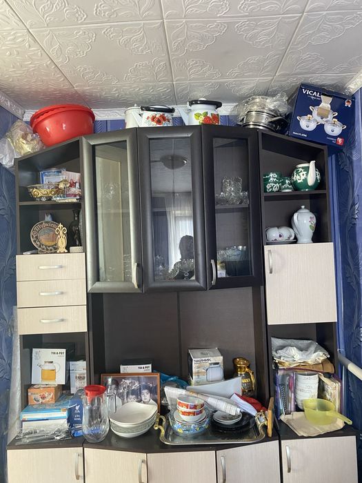 настенный сервант для посуды