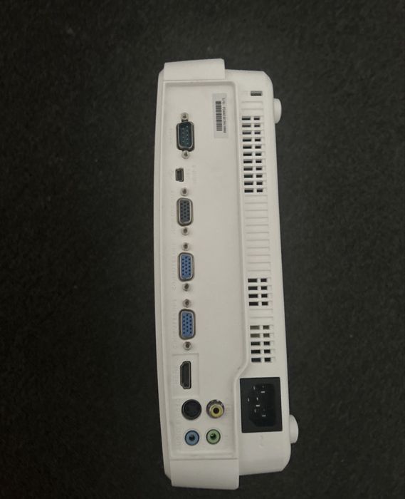Videoproiector FULL HD Benq ca nou, imaginea clara