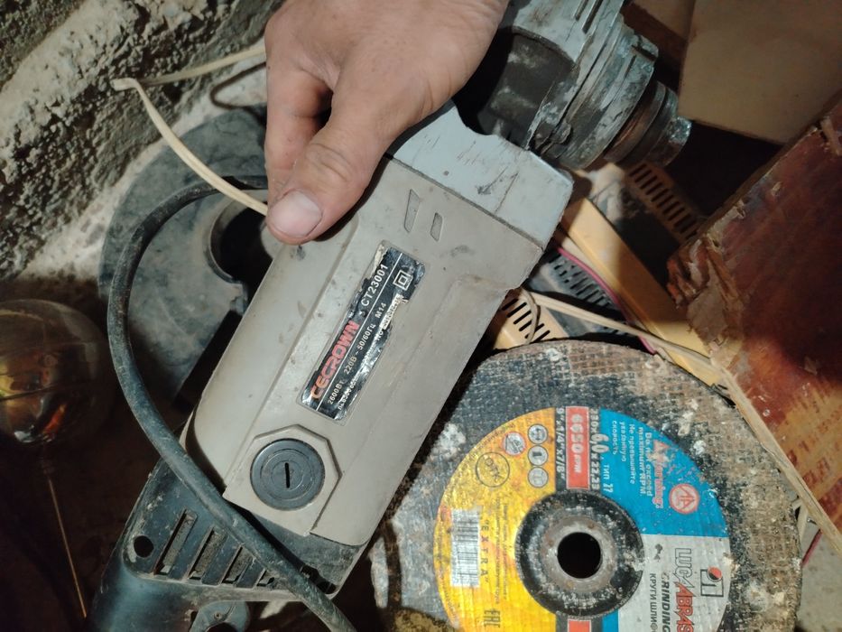 Balgarka sotiladi   230talik kattasi cecrown