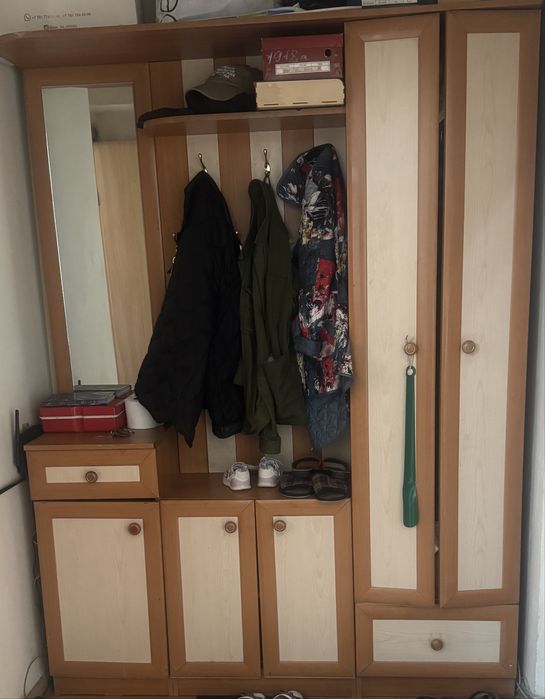 Продам прихожую срочно