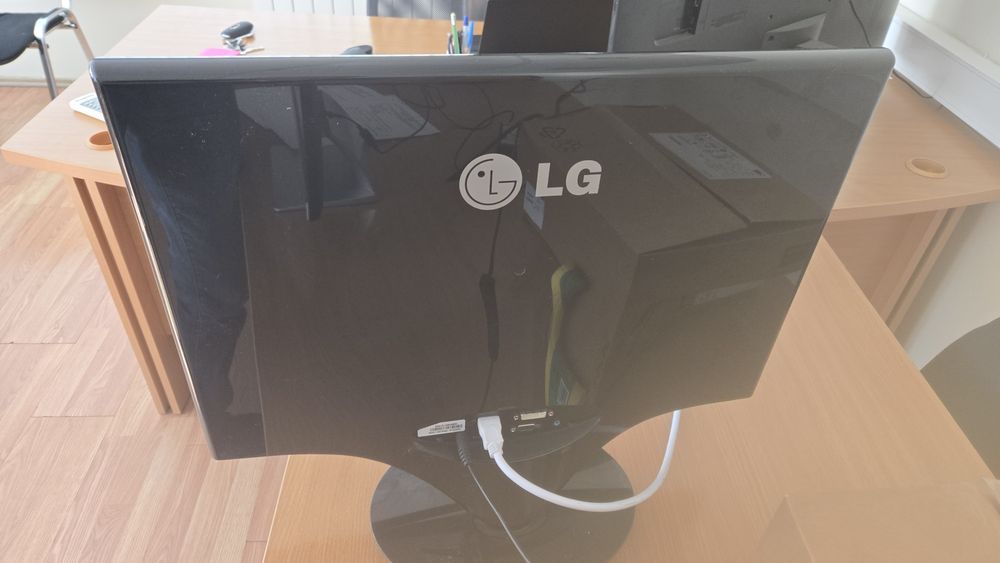Монитор LG Flatron W2286L