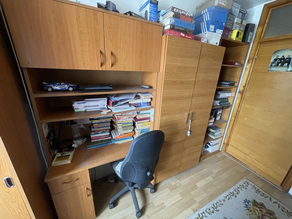Birouri si dulap camera elev