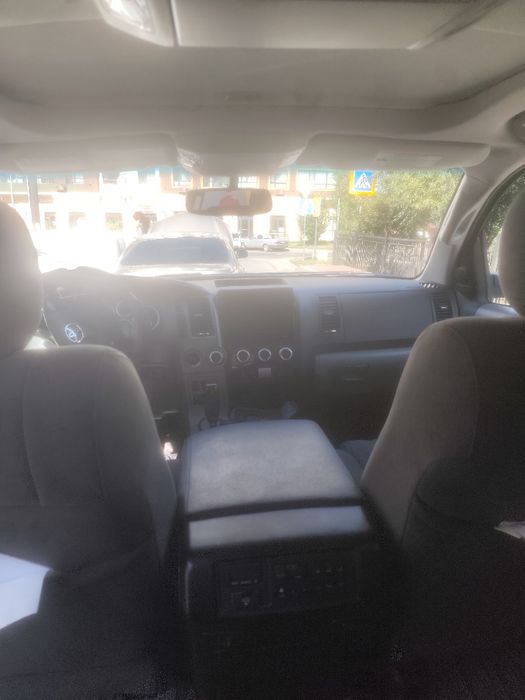 Toyota sequoia platinum