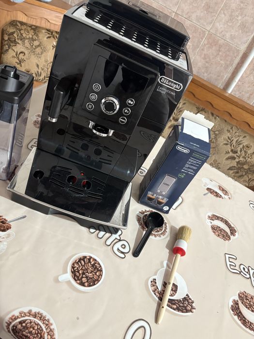 Vand aparat de cafea DeLonghi