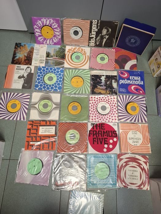 Продавам най-различни видове грамофонни плочи