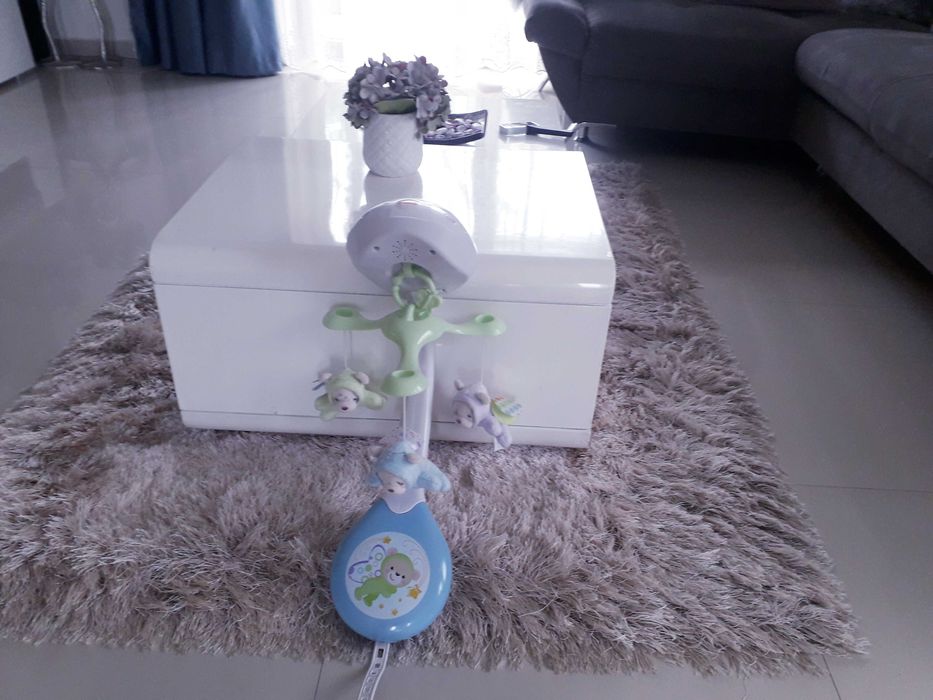 Carusel muzical patut bebe Fisher Price cu lumini, sunete