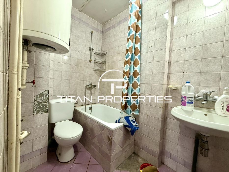 Тристаен апартамент за продажба в кв.Мараша