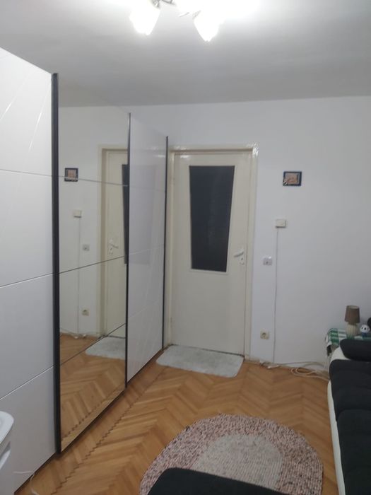 Dau in chirie apartament cu 3 camere Reghin