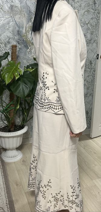 Продаются костюмы