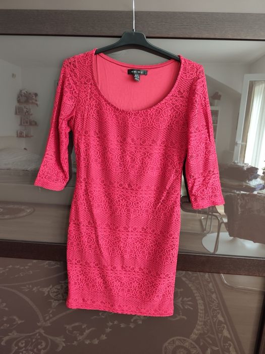 Rochie roșie de dantela