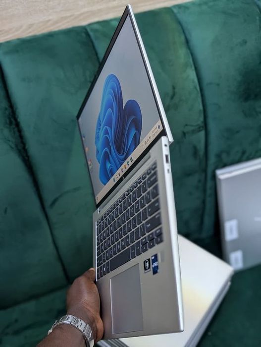 HP in5 laptop kompyuter