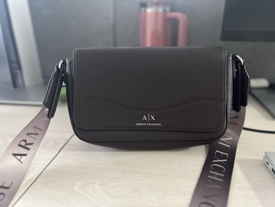 Armani Exchange чанта