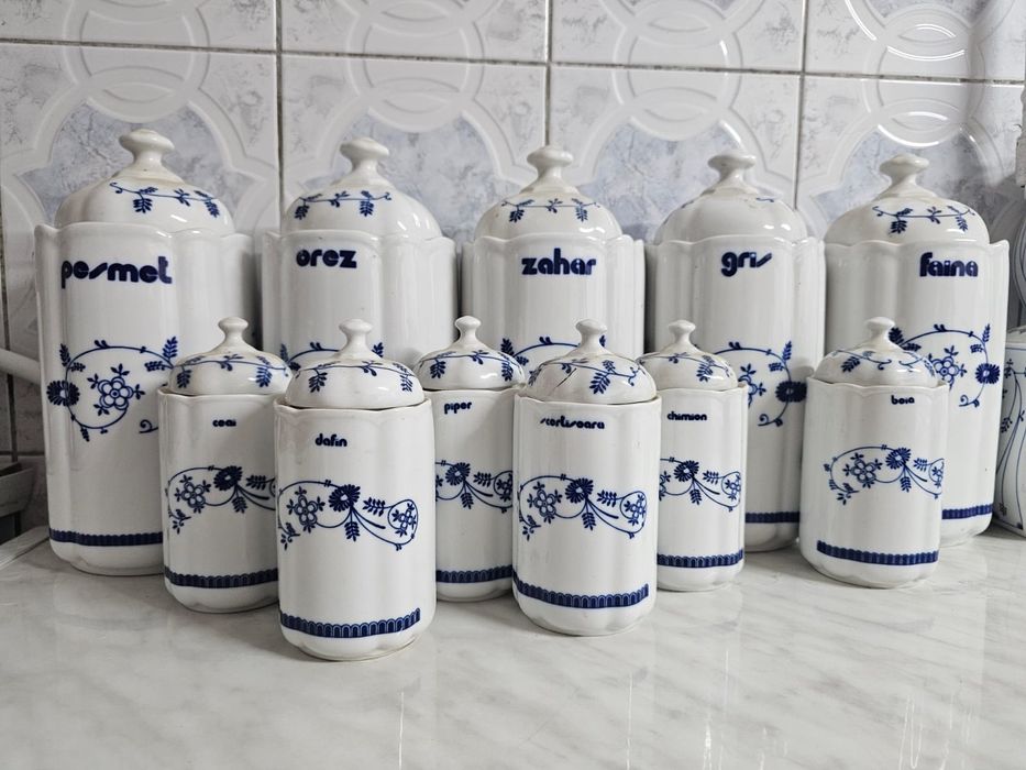 Set mare de recipiente vechi de condimente din porțelan