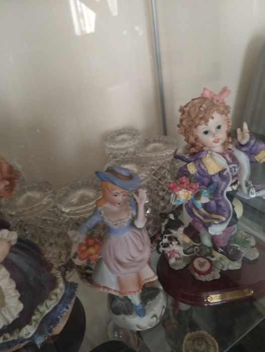 Vând păpuși din porțelan la preț de 300lei