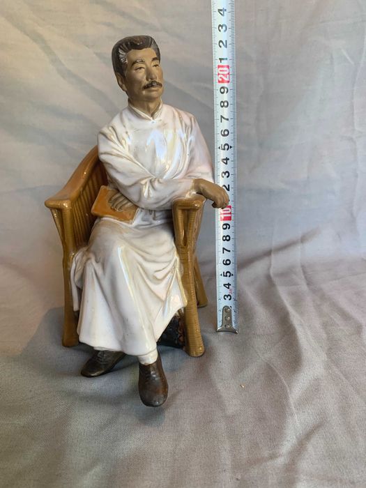 Китайска керамика Лу Сюн писател