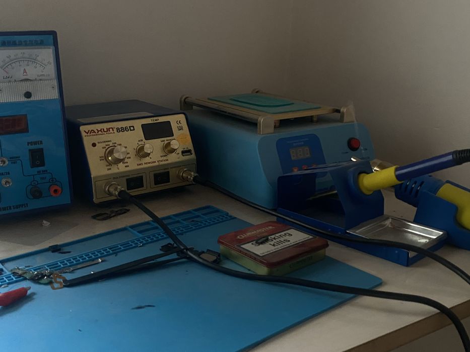 Poyaylin blok pitaniya ekran kochiradigan