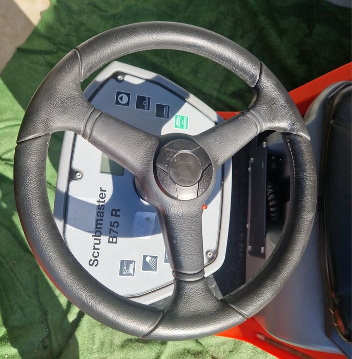 Vindem masina pentru spalat curatat pardoseli Marca Hako B75