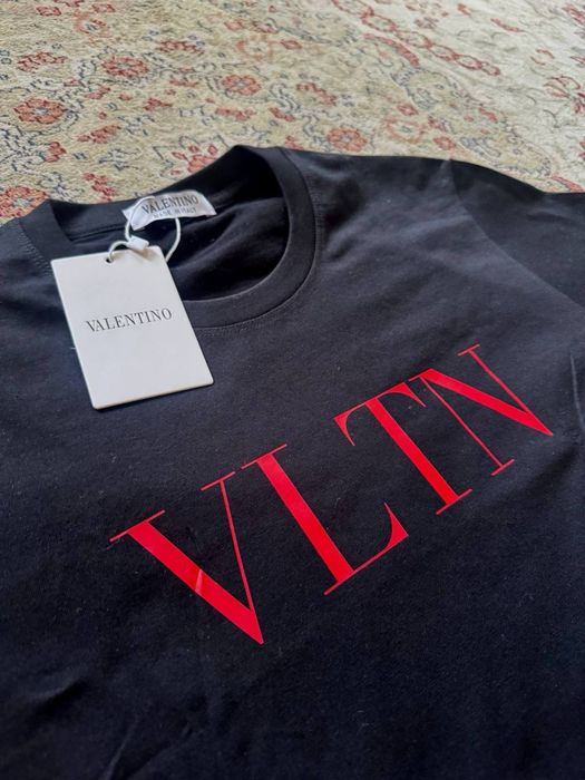 футболка valentino