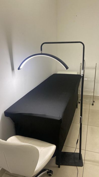 Продам кушетку с лампой