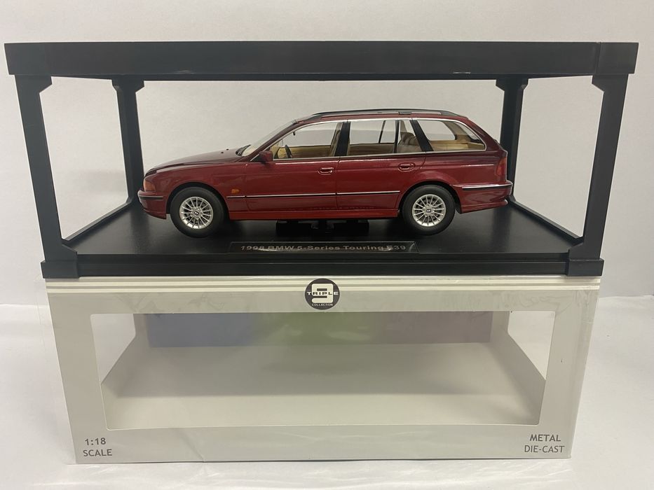 TRIPLE9 BMW E39 5-Series Touring an 1998 machetă auto scara 1:18 26 cm