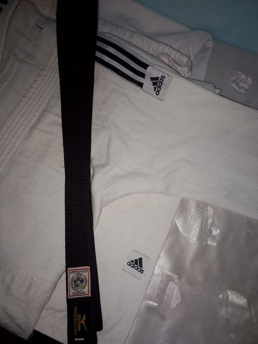 Продам кимоно адидас