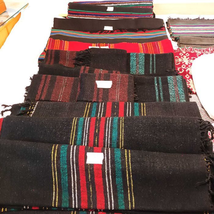 Жакардови пътеки нови и стари запазени, черги тъкани, нови