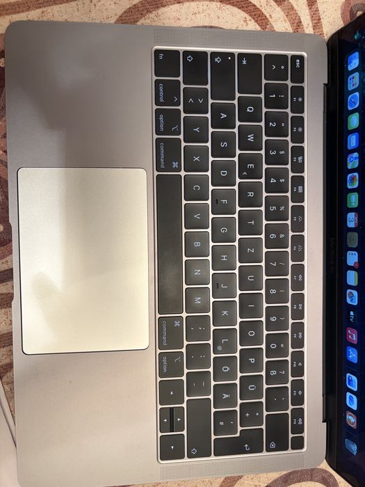 Macbook Air 13 16GB RAM 256GB