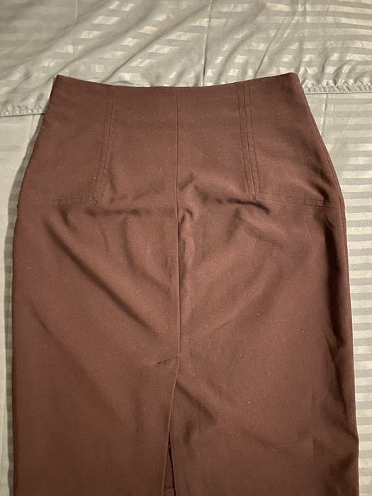 Fusta Nissa , marime 40 , neagra, lungime medie, stil creion