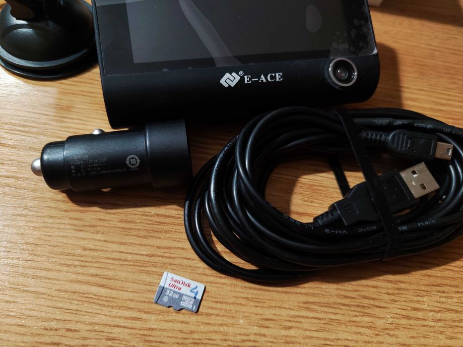 Camera auto dual cam DVR Full HD cu micro SD 32 Gb