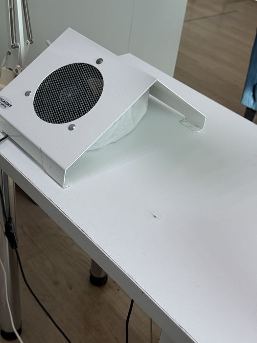 Маникюрный стол , полный комплект .