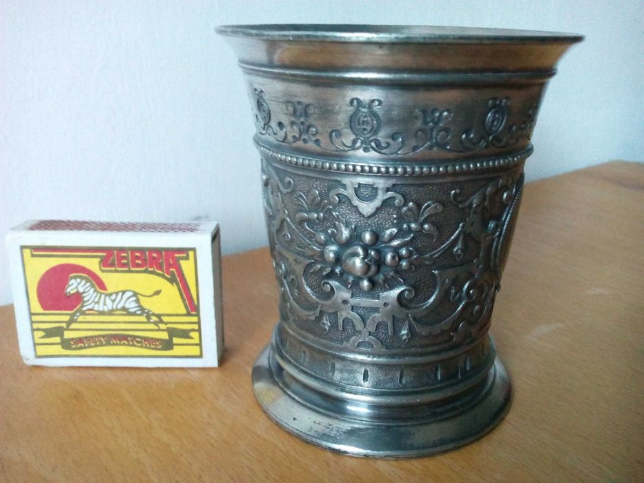 Чаша за вино с ловни мотиви