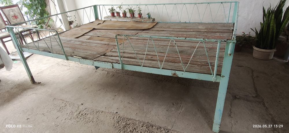 So'ri, tapchan, karovat. Су́ри, тапчан, кароват.