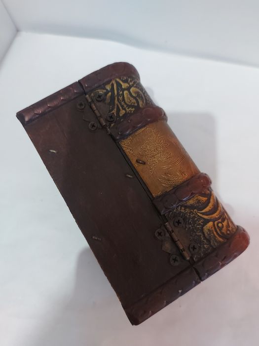 Шкатулка сундучок.