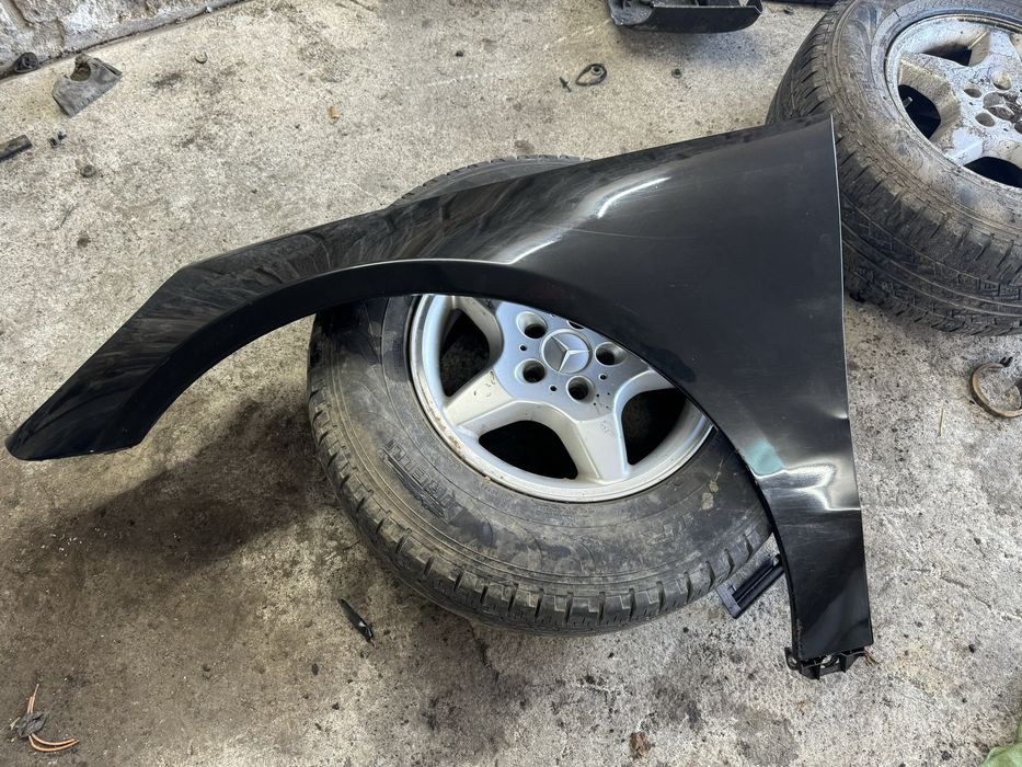 Ляв калник за Mercedes R320 W251