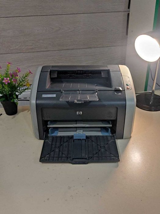 Принтер HP LazerJet 1010 лазерный ксерокс