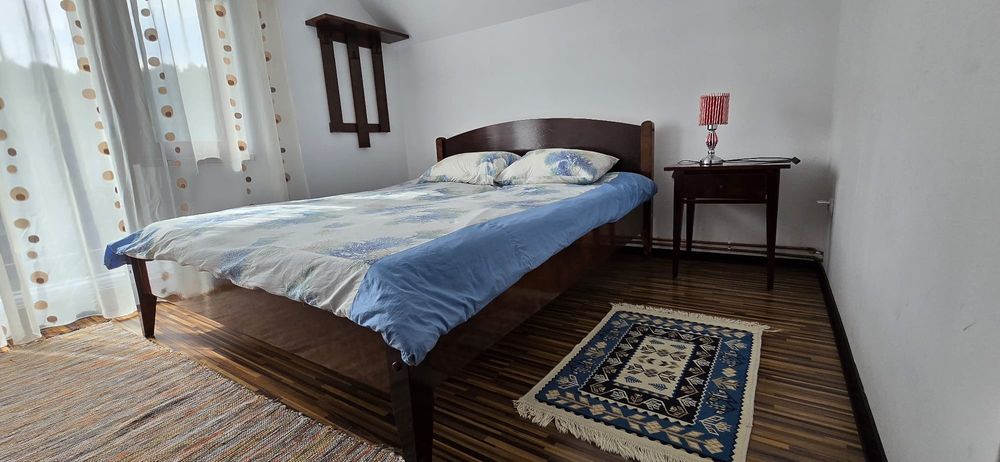 Inchiriez cabana