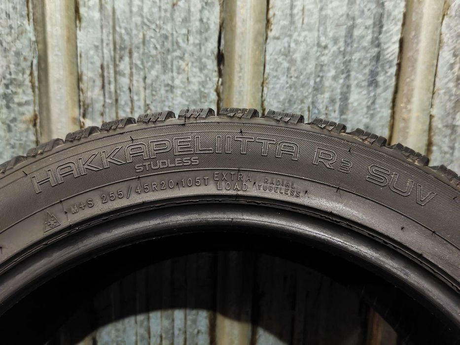 Nokian tyres (255/45 R20)