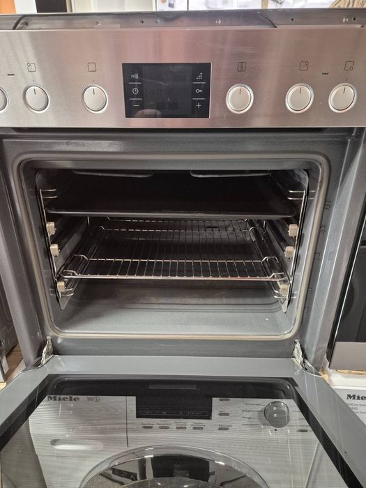 Фурна с керамични котлони Бош внос от Германия