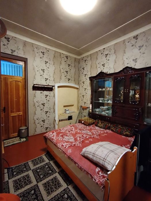 4 сотихлик ховли сотилади, 2та санузел, 2 хонали уйи бор