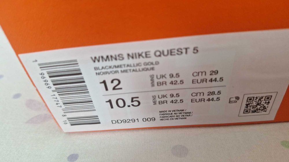 Чисто нови мъжки маратонки Nike QUEST 5
