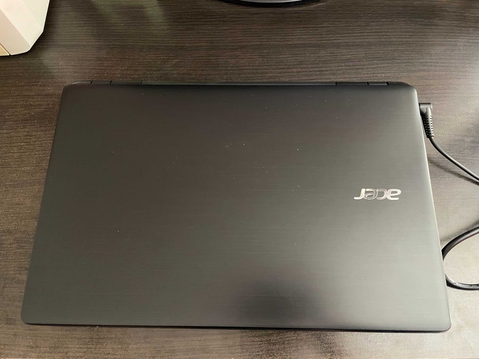 Продавам лаптоп Acer Aspire E15