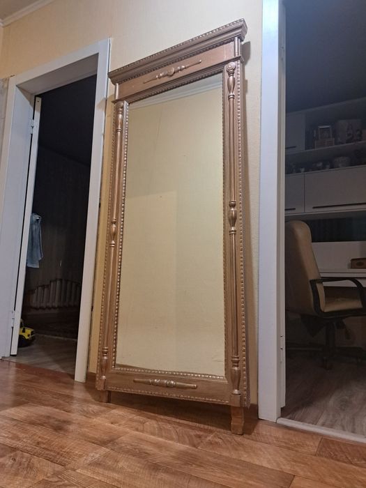 Продам рамное зеркало