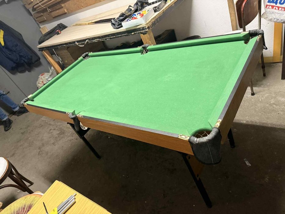 Билярдна маса с щеки и топки-разглобяема,запазена