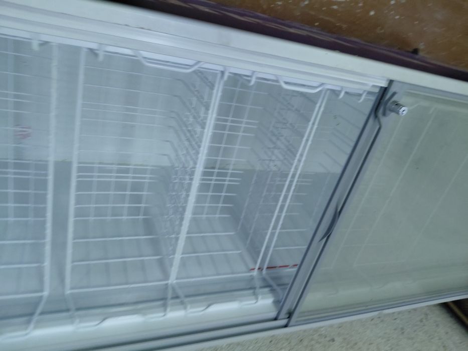 Холодильник витрина и морозильник